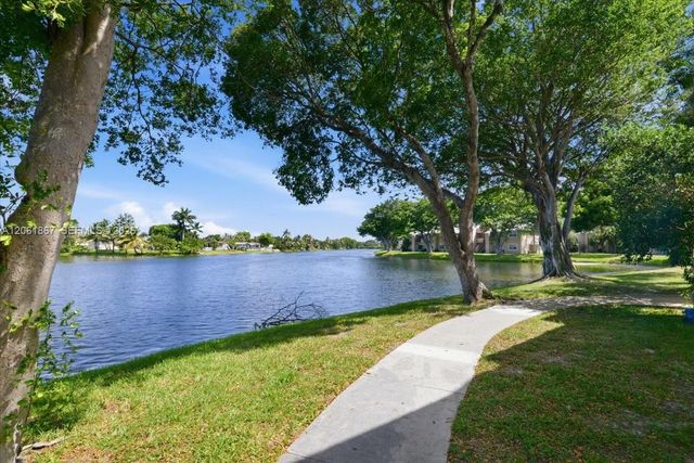 2121 NW 96th Terrace 14D, Pembroke Pines, FL 33024