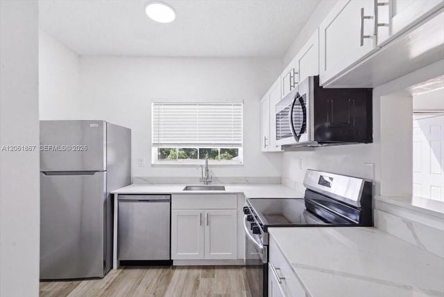 2121 NW 96th Terrace 14D, Pembroke Pines, FL 33024