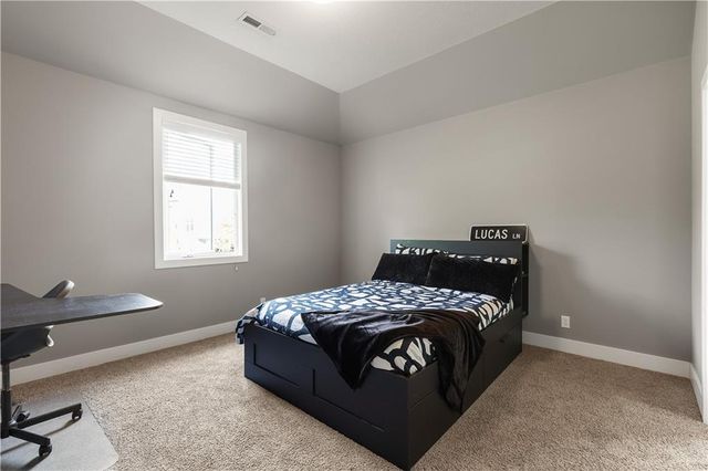 5947 N Cosby Street, Kansas City, MO 64151