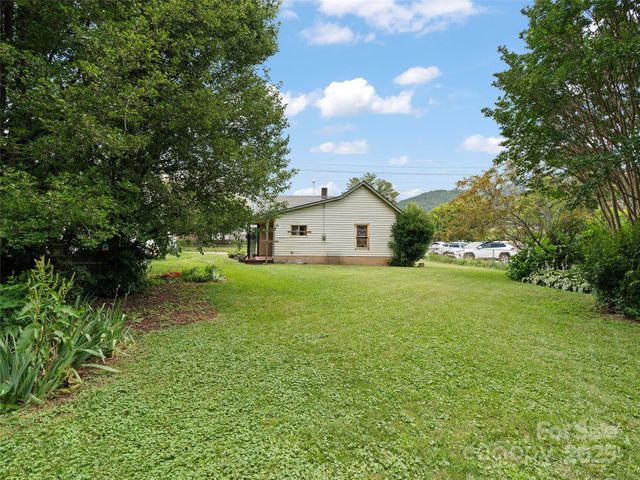 51 Riverbend Street, Waynesville, NC 28786