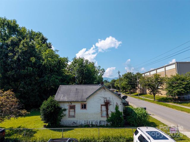 51 Riverbend Street, Waynesville, NC 28786