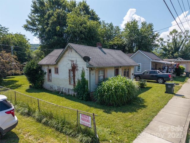 51 Riverbend Street, Waynesville, NC 28786