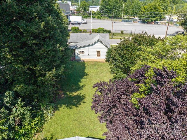 51 Riverbend Street, Waynesville, NC 28786