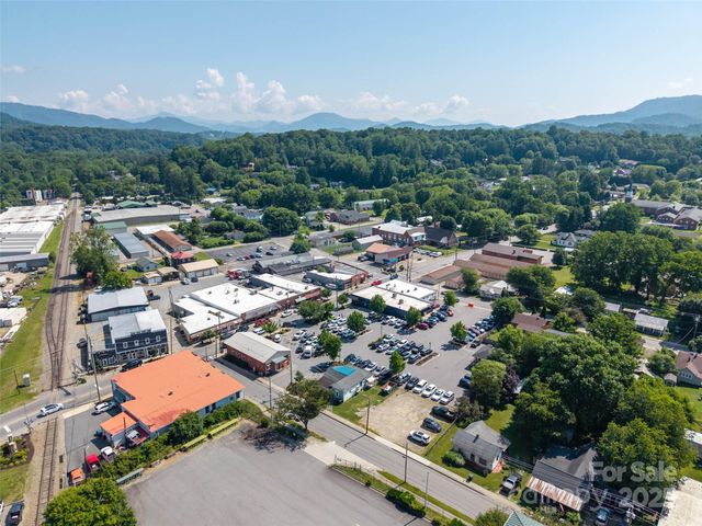 51 Riverbend Street, Waynesville, NC 28786