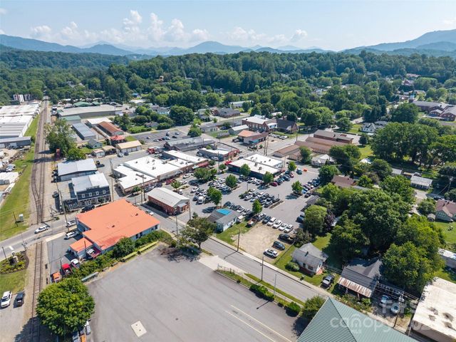 51 Riverbend Street, Waynesville, NC 28786