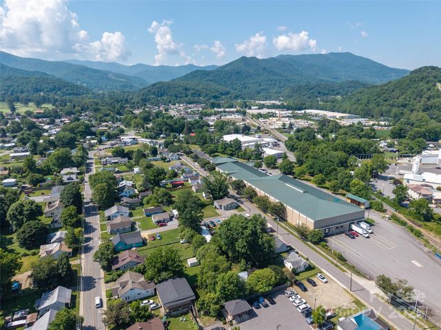 51 Riverbend Street, Waynesville, NC 28786