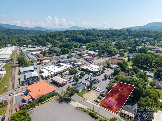 51 Riverbend Street, Waynesville, NC 28786