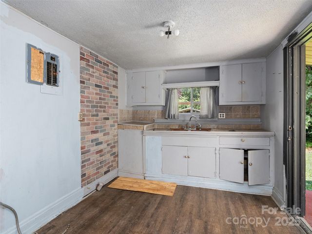 51 Riverbend Street, Waynesville, NC 28786