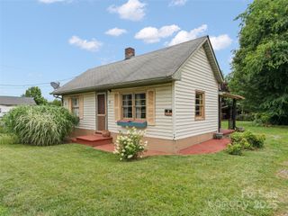 51 Riverbend Street, Waynesville, NC 28786