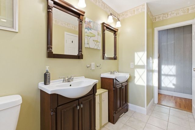 78 Dunstable Rd, Westford, MA 01886