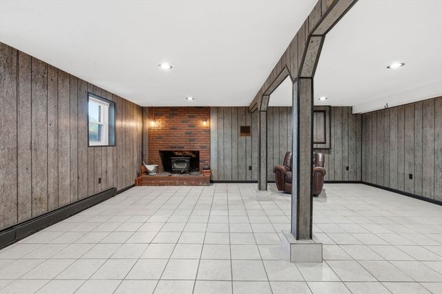 78 Dunstable Rd, Westford, MA 01886