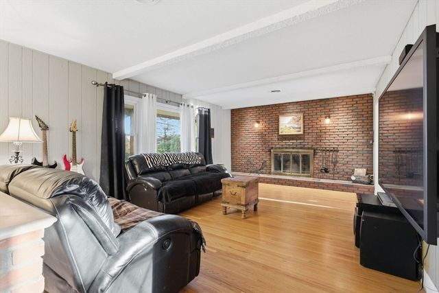 78 Dunstable Rd, Westford, MA 01886