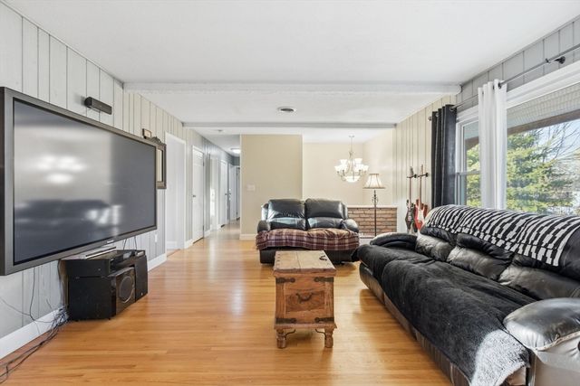 78 Dunstable Rd, Westford, MA 01886