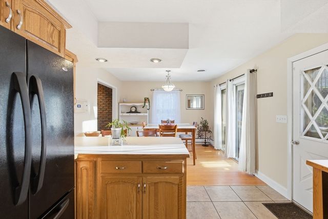 78 Dunstable Rd, Westford, MA 01886