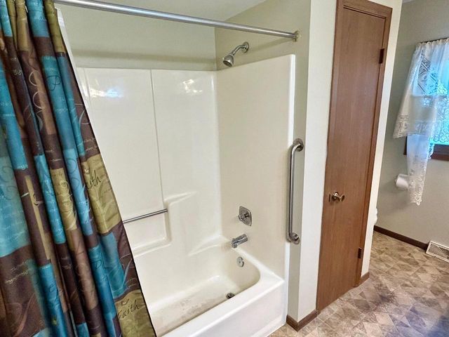 5221 W Loomis ROAD, Greendale, WI 53129