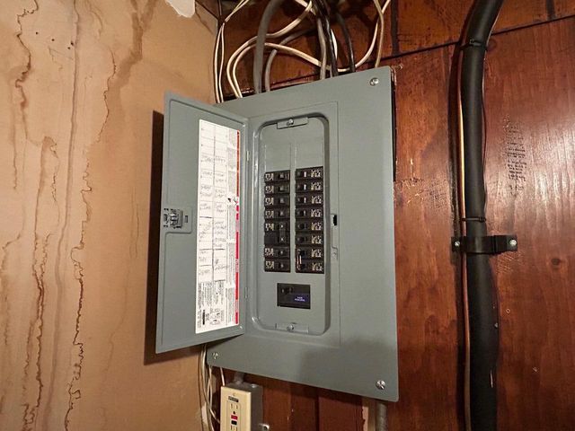 5221 W Loomis ROAD, Greendale, WI 53129