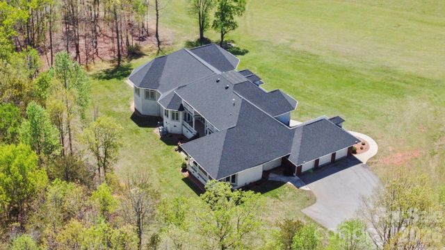 447 Willow Pond Lane, Hiddenite, NC 28636