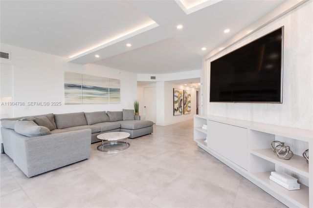 3370 Hidden Bay Drive 303, Aventura, FL 33180
