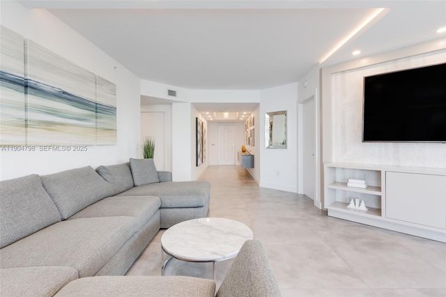 3370 Hidden Bay Drive 303, Aventura, FL 33180