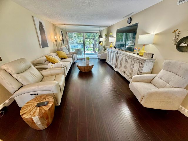 2004 Granada Drive M3, Coconut Creek, FL 33066