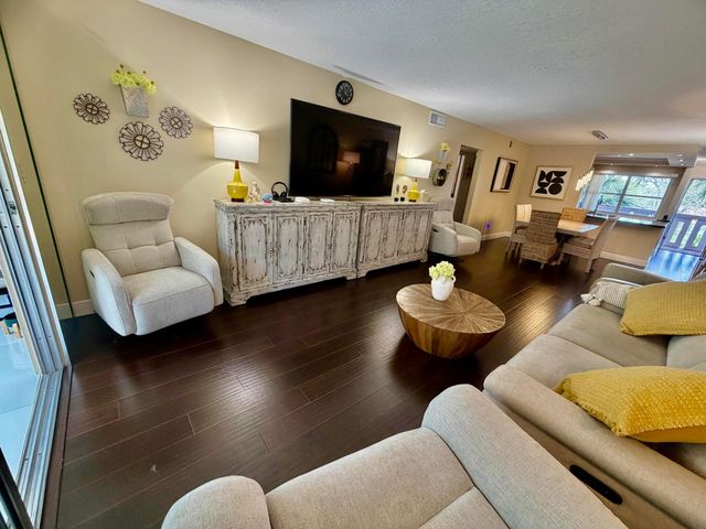 2004 Granada Drive M3, Coconut Creek, FL 33066