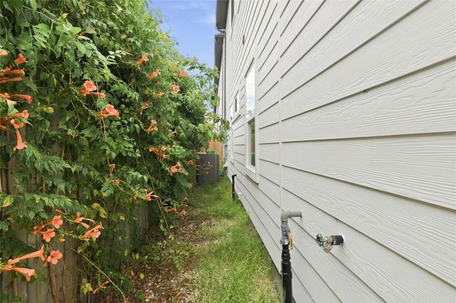 8316 Curry Road A, Houston, TX 77093