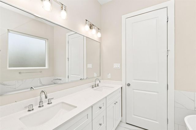 8316 Curry Road A, Houston, TX 77093