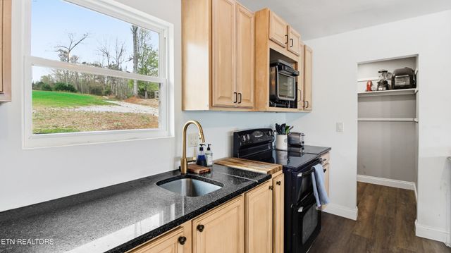 269 Lakeshore Vista Drive, Kingston, TN 37763