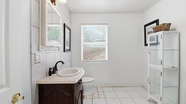 269 Lakeshore Vista Drive, Kingston, TN 37763