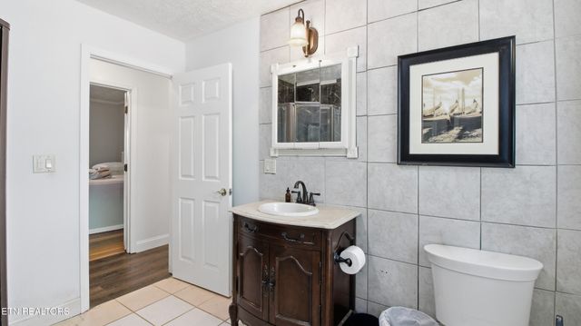 269 Lakeshore Vista Drive, Kingston, TN 37763