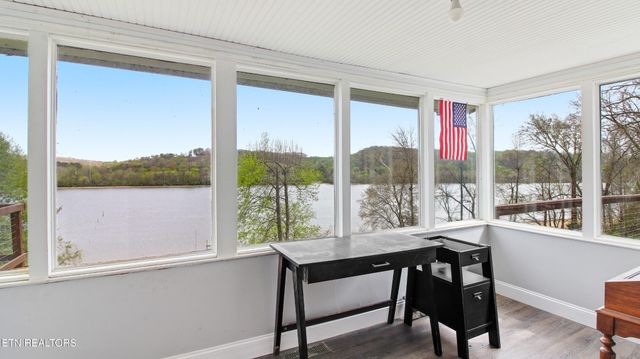 269 Lakeshore Vista Drive, Kingston, TN 37763