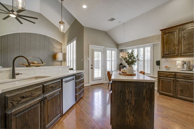 7822 Glencrest Drive, Sachse, TX 75048