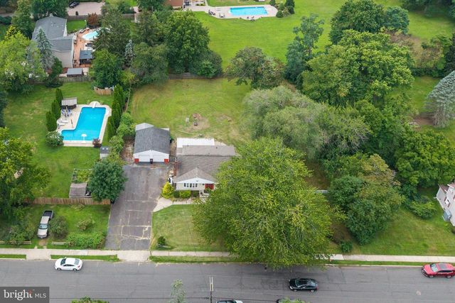 752 PARK AVE, Belford, NJ 07718