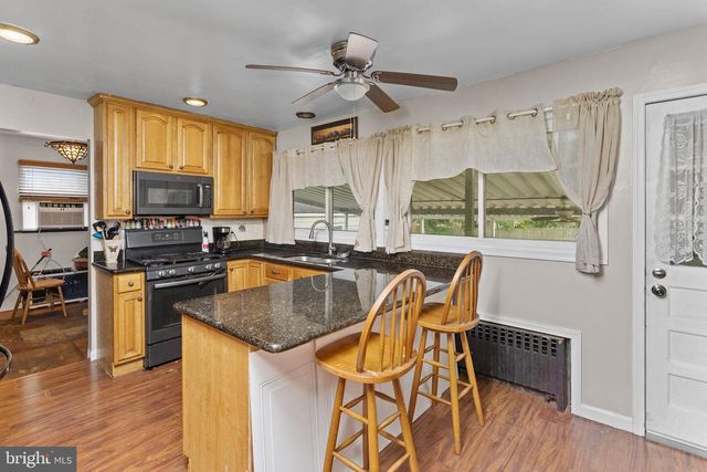 752 PARK AVE, Belford, NJ 07718