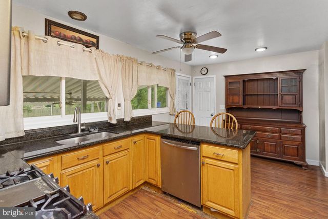 752 PARK AVE, Belford, NJ 07718