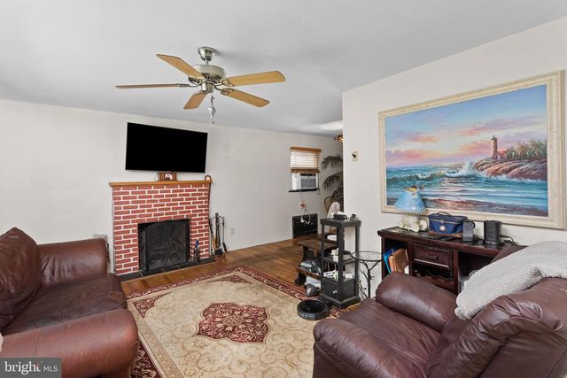 752 PARK AVE, Belford, NJ 07718