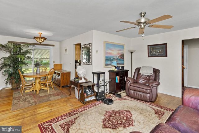 752 PARK AVE, Belford, NJ 07718