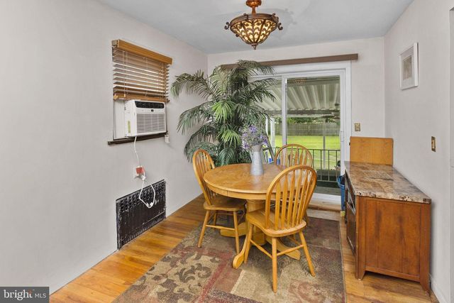 752 PARK AVE, Belford, NJ 07718
