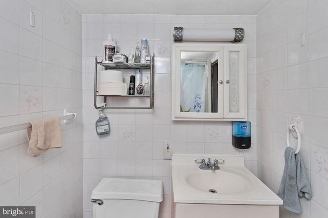 752 PARK AVE, Belford, NJ 07718