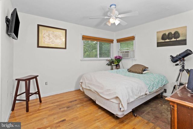 752 PARK AVE, Belford, NJ 07718