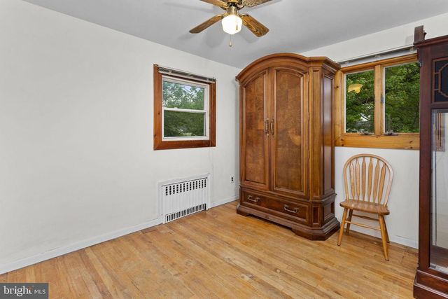 752 PARK AVE, Belford, NJ 07718