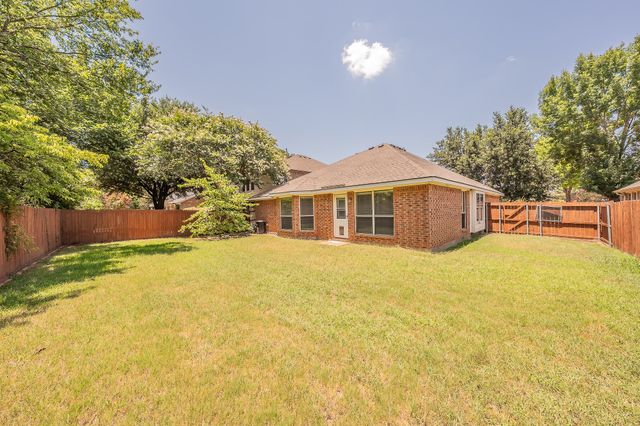2755 Honey Suckle Drive, Grand Prairie, TX 75052
