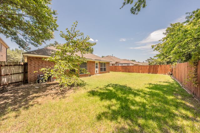 2755 Honey Suckle Drive, Grand Prairie, TX 75052