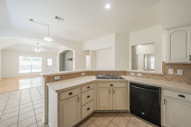 2755 Honey Suckle Drive, Grand Prairie, TX 75052