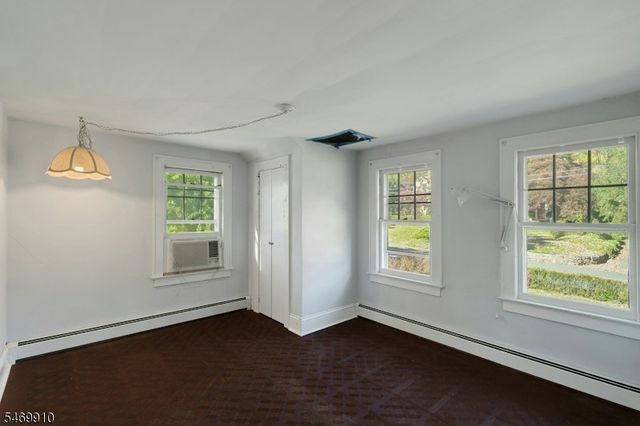 24 W Main St, Mendham Twp., NJ 07945