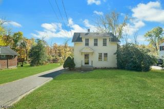 24 W Main St, Mendham Twp., NJ 07945
