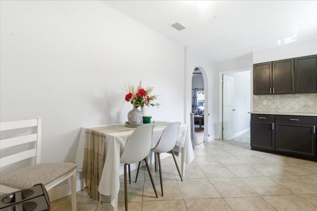 2110 W OKALOOSA AVENUE, Tampa, FL 33604