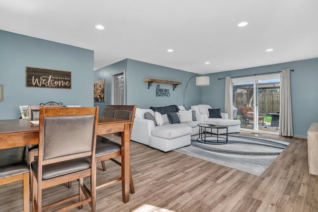 1 Red Wing Court, Woodridge, IL 60517