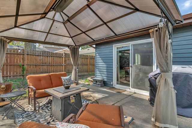 1 Red Wing Court, Woodridge, IL 60517