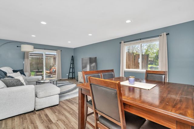 1 Red Wing Court, Woodridge, IL 60517